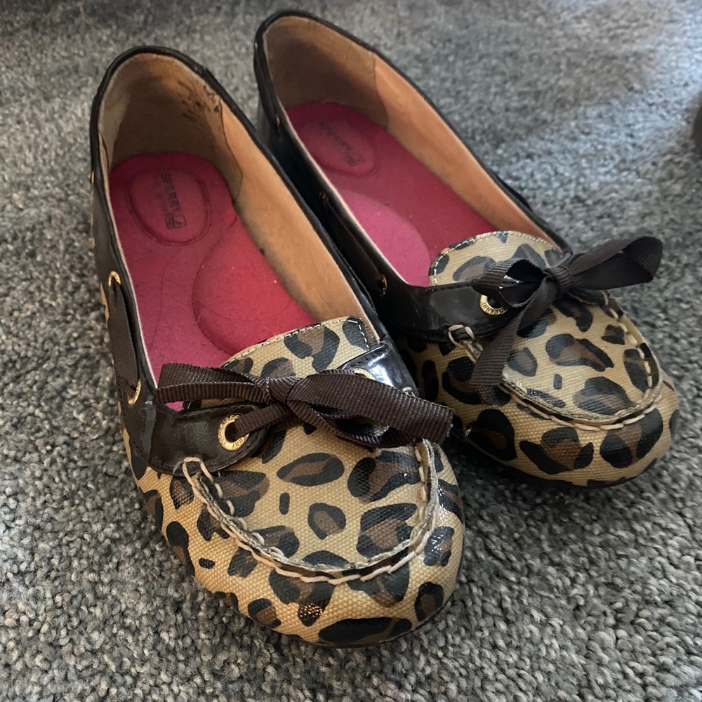 Sperry cheetah flats
